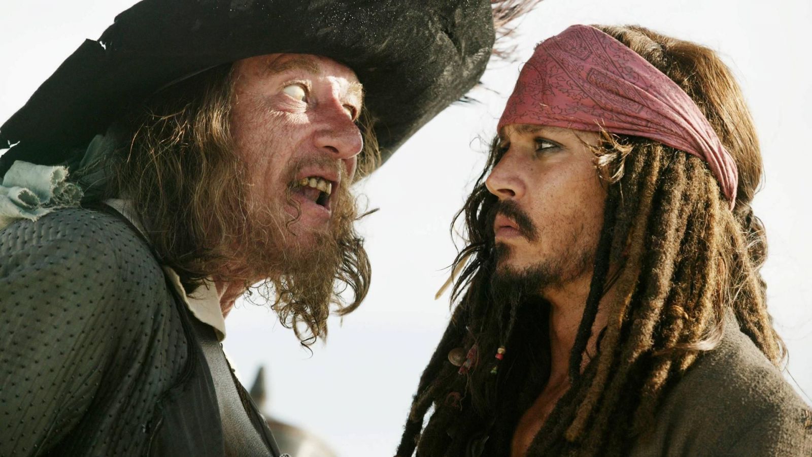 Geoffrey Rush a Johnny Depp vo filme Pirates of the Caribbean: The Curse of the Black Pearl (2003)