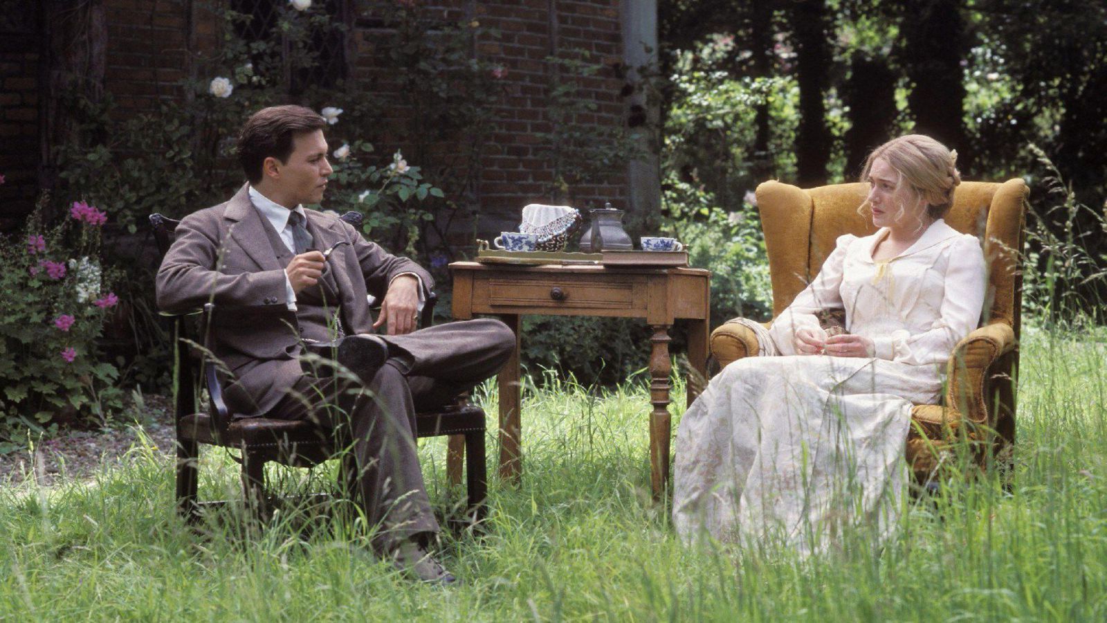 Johnny Depp a Kate Winslet vo filme Finding Neverland (2004)